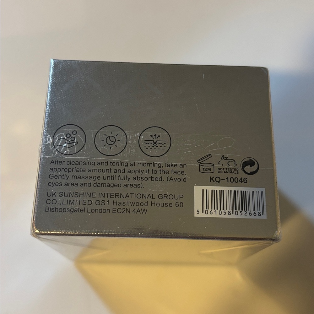 Keratine Queen Niacinamide Facial day Cream with Hyaluronic acid - Silver box - Picture 2 of 4